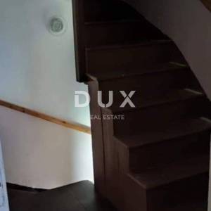 MALI LOŠINJ, CENTAR - Kuća za adaptaciju u centru grada i u blizini mora