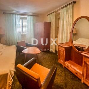 MALI LOŠINJ, CENTAR- Kuća za adaptaciju 90 metara od mora!