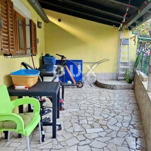 MALI LOŠINJ, CENTAR - Stan sa dvorištem na samo 500m od mora i glavnog trga