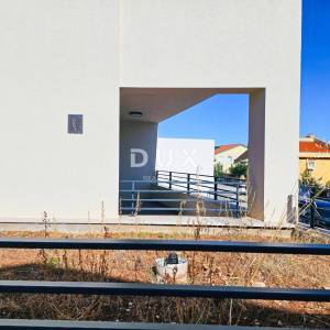 MALI LOŠINJ, CENTAR - Stan u novogradnji s garažnim parkirnim mjestom - RIJETKOST