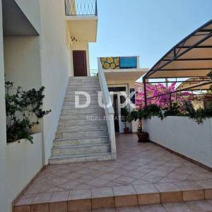 MALI LOŠINJ, CENTAR – Vila u Malom Lošinju, 200m od mora – Savršen pogled i uhodani posao