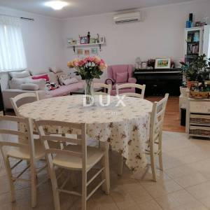 MALI LOŠINJ - Dva stana s vrtom, terasom na samo 130 metara od mora