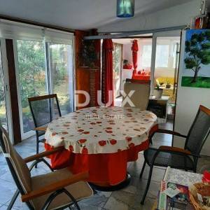 MALI LOŠINJ - Dva stana u neposrednoj blizini mora