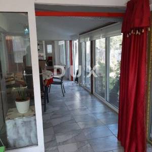 MALI LOŠINJ - Dva stana u neposrednoj blizini mora