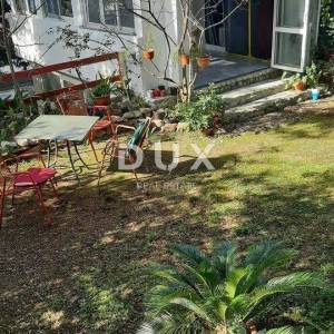 MALI LOŠINJ - Dva stana u neposrednoj blizini mora