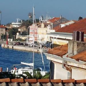 MALI LOŠINJ - dvije samostojeće kuće u strogom centru