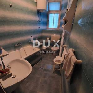 MALI LOŠINJ - dvije samostojeće kuće u strogom centru