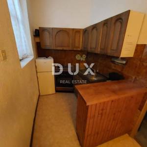 MALI LOŠINJ - dvije samostojeće kuće u strogom centru