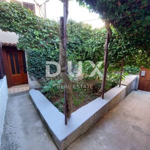 MALI LOŠINJ - dvije samostojeće kuće u strogom centru