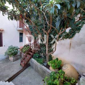 MALI LOŠINJ - dvije samostojeće kuće u strogom centru