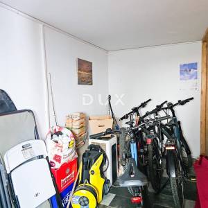 MALI LOŠINJ - Dvoetažni stan 100 m2, kaskadni vrt, parking, blizu mora