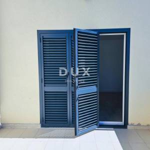 MALI LOŠINJ - Dvoetažni stan 100 m2, kaskadni vrt, parking, blizu mora