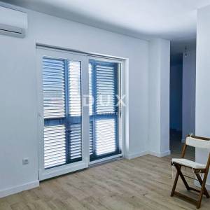 MALI LOŠINJ - Dvoetažni stan 100 m2, kaskadni vrt, parking, blizu mora