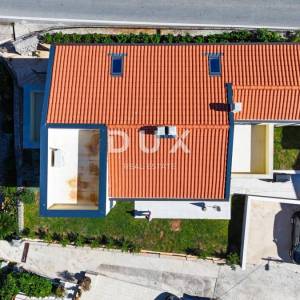 MALI LOŠINJ - Dvoetažni stan 100 m2, kaskadni vrt, parking, blizu mora