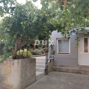 MALI LOŠINJ- etaža kuće sa tri stana