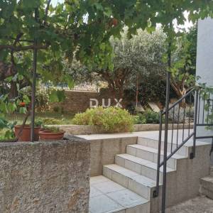MALI LOŠINJ- etaža kuće sa tri stana