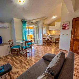 MALI LOŠINJ - Etaža s pogledom na more u mirnom dijelu otoka