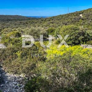 MALI LOŠINJ - Građevinsko zemljište na mirnoj lokaciji s pogledom na more