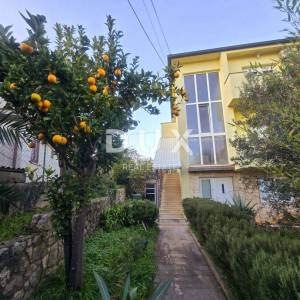 MALI LOŠINJ - KUĆA  na mirnom mjestu, rijetkost na tržištu