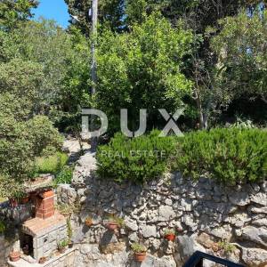 MALI LOŠINJ, kuća sa dva stana i uređenom okućnicom 170m2