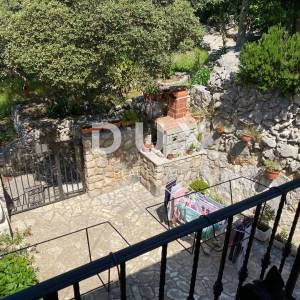 MALI LOŠINJ, kuća sa dva stana i uređenom okućnicom 170m2