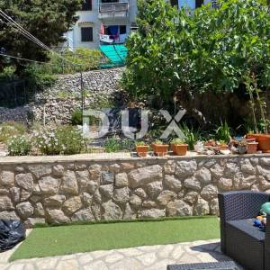 MALI LOŠINJ, kuća sa dva stana i uređenom okućnicom 170m2