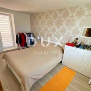 Mali Lošinj - kuća sa uređenom okućnicom i parkingom