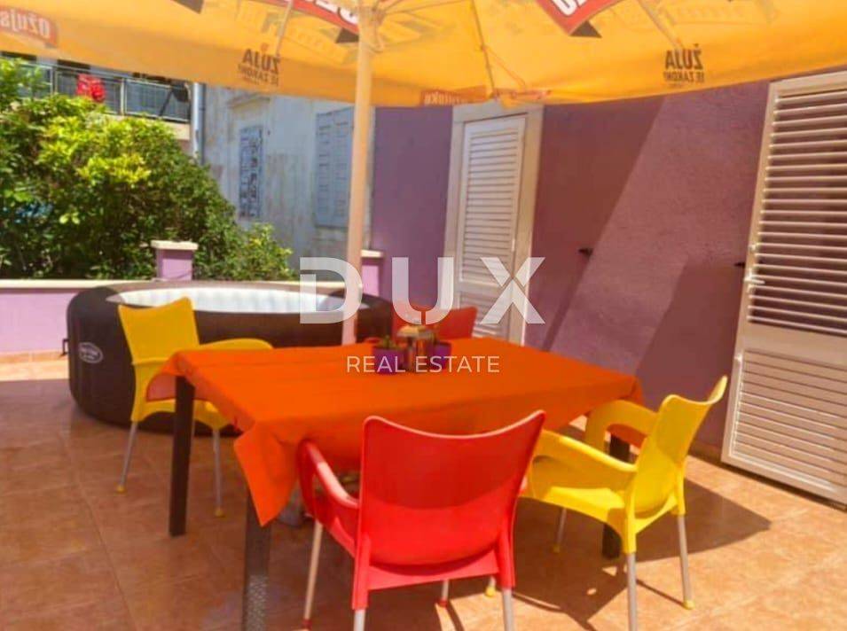 Mali Lošinj - kuća sa uređenom okućnicom i parkingom