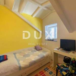 Mali Lošinj - kuća sa uređenom okućnicom i parkingom