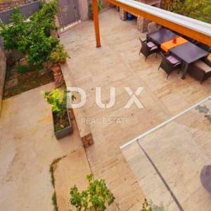 Mali Lošinj - kuća sa uređenom okućnicom i parkingom