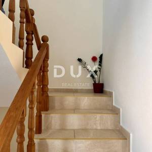 MALI LOŠINJ, OKOLICA - Apartmanska kuća u mirnom dijelu otoka