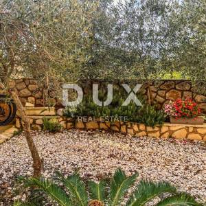 MALI LOŠINJ, OKOLICA - Apartmanska kuća u mirnom dijelu otoka