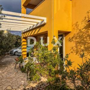 MALI LOŠINJ, OKOLICA - Apartmanska kuća u mirnom dijelu otoka