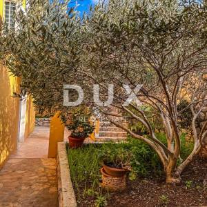 MALI LOŠINJ, OKOLICA - Apartmanska kuća u mirnom dijelu otoka