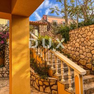 MALI LOŠINJ, OKOLICA - Apartmanska kuća u mirnom dijelu otoka