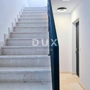 MALI LOŠINJ - Penthouse u centru na 100m od mora s garažom
