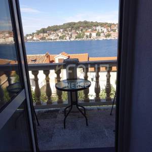 Mali Lošinj, samostojeća kuća 2. red do mora