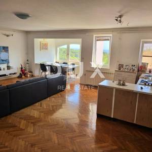  MALI LOŠINJ -  trosobni stan sa terasom i pogledom na more 