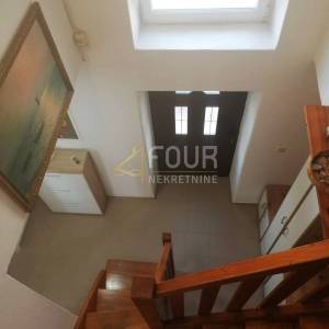 Mali Lošinj, Unije, dvoetažni stan, 88.39m2, 3s+db, terasa
