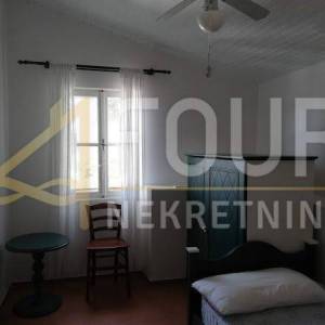 Mali Lošinj, Unije, kamena kuća 30m od mora