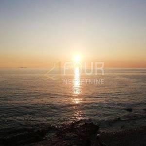 Mali Lošinj, Unije, kamena kuća 30m od mora
