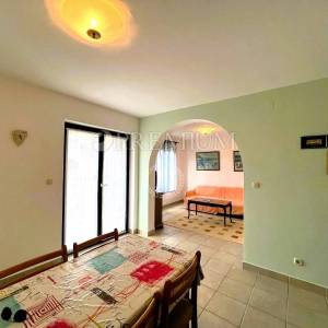 Malinska, apartman, 45 m2, 140 m od plaže!  