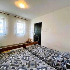 Malinska, apartman, 45 m2, 140 m od plaže!  