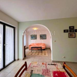 Malinska, apartman, 45 m2, 140 m od plaže!  