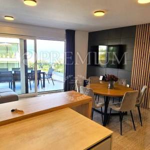 Malinska, apartman s pogledom na more i bazenom! Novogradnja