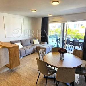 Malinska, apartman s pogledom na more i bazenom! Novogradnja