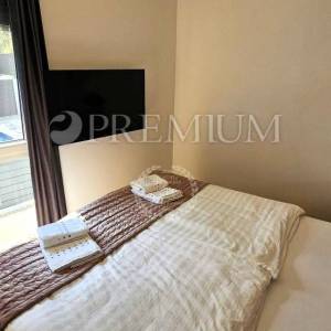 Malinska, apartman s pogledom na more i bazenom! Novogradnja