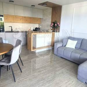 Malinska, apartman s pogledom na more i bazenom! Novogradnja