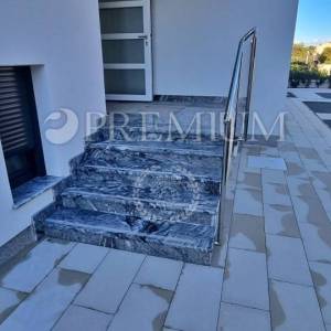 Malinska, apartman u novogradnji, s pogledom na more!