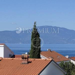Malinska, apartman u novoj zgradi s pogledom na more!